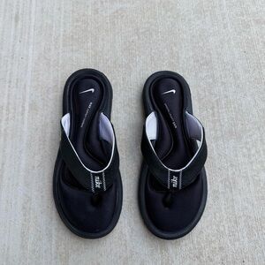 Nike Comfort Footbed Sandals
Women's Size 7 Black/White Flip Flop